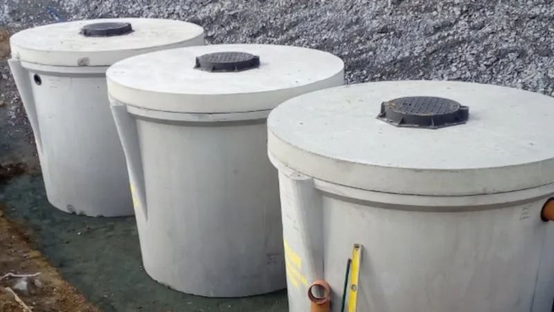 Tanks with manhole